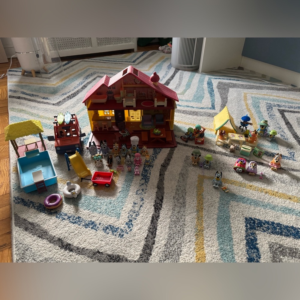 Bluey Ultimate Mega Set Heeler House and other sets